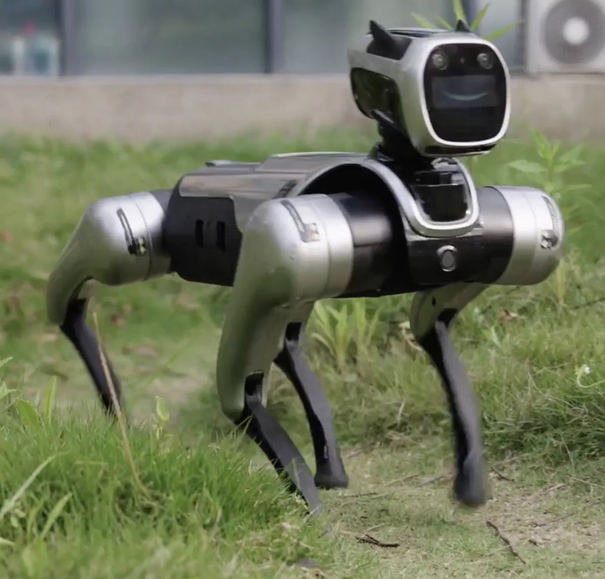Human-Computer Interaction Quadruped High Technology Robot Dog with Wheels
